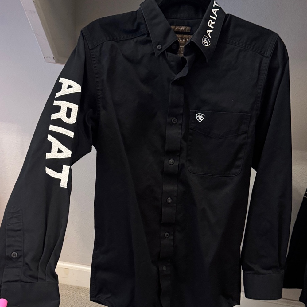 Ariat Black Long-Sleeve Button-Down Shirt with White Logo Sleeve